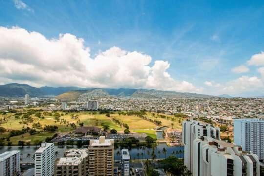 Deluxe Panoramic Mountain View Condo - 37Th Floor, Free Parking & Wifi Condo Honolulu Exterior foto