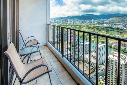 Deluxe Panoramic Mountain View Condo - 37Th Floor, Free Parking & Wifi Condo Honolulu Exterior foto